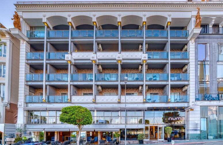 Numa Port Hotel