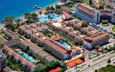 Crystal Aura Beach Resort & SPA Hotel Aile Odası Kara Manzaralı