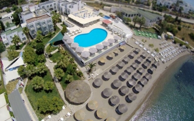 Charm Beach Hotel Aile Odası