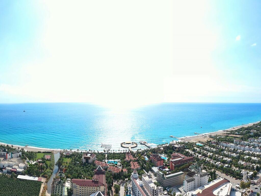 Blue Marlin Deluxe Spa & Resort
