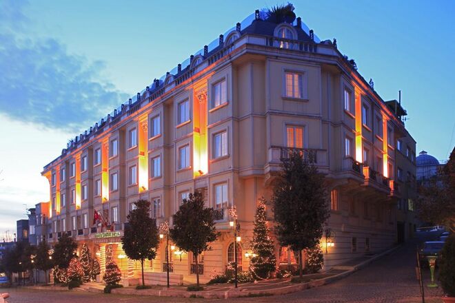Eresin İstanbul Crown Hotel