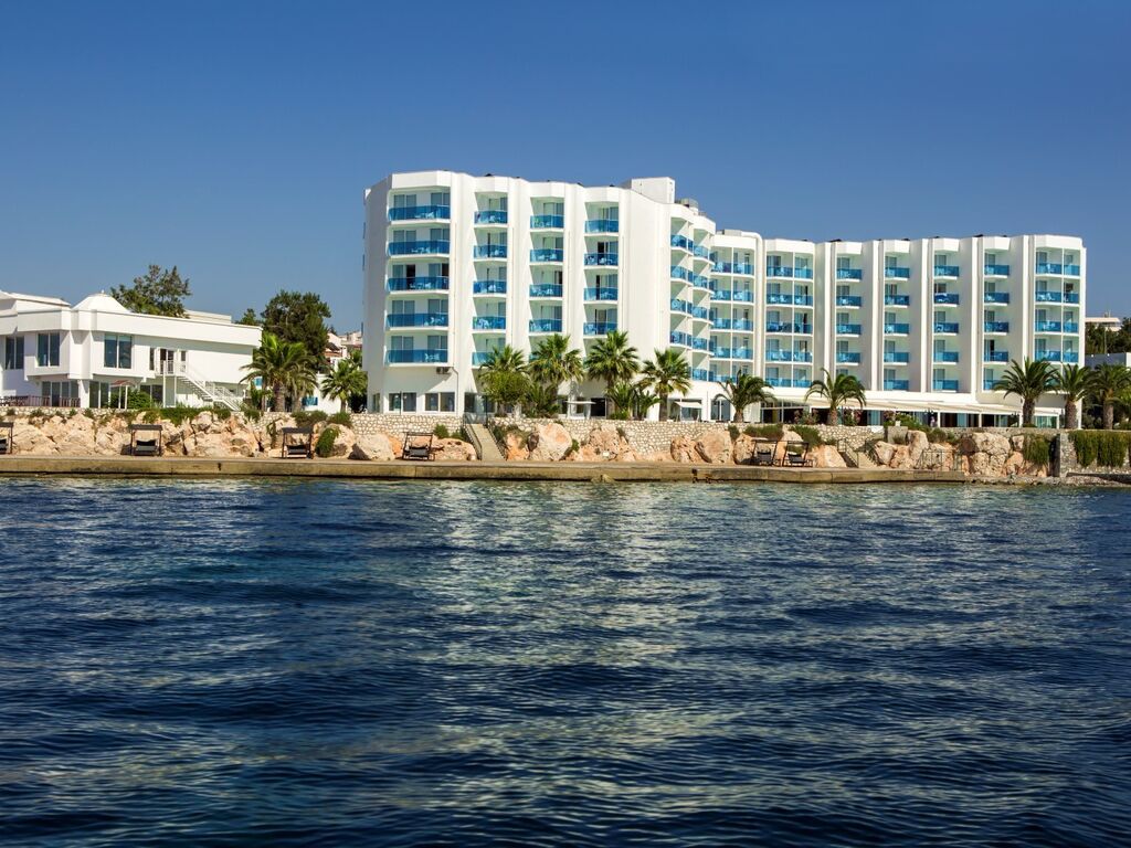Le Bleu Hotel Resort