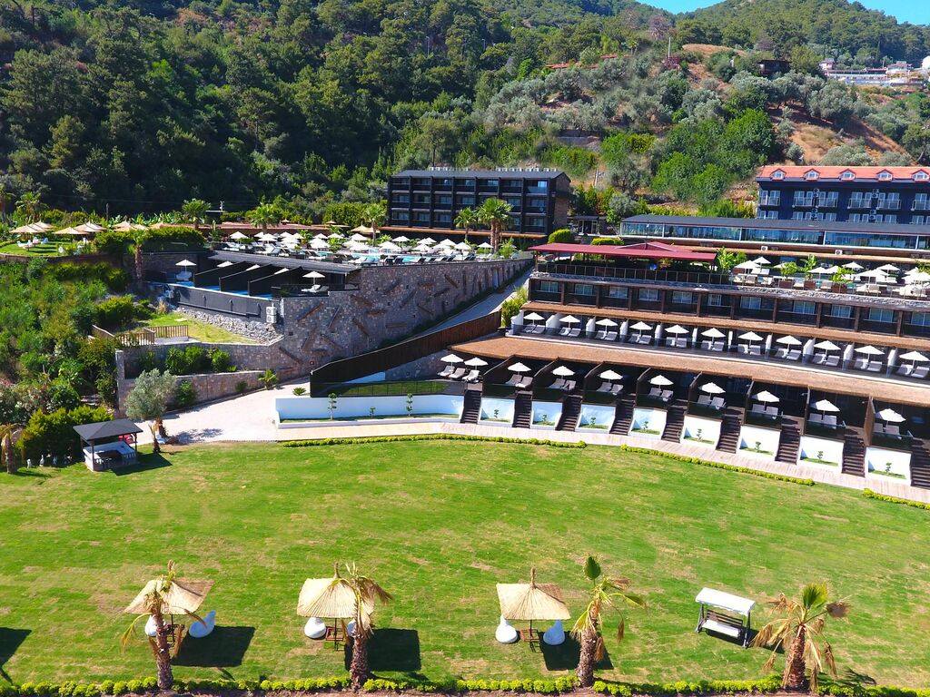 Manaspark Deluxe Hotel