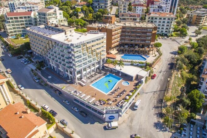 Marina Hotel & Suites