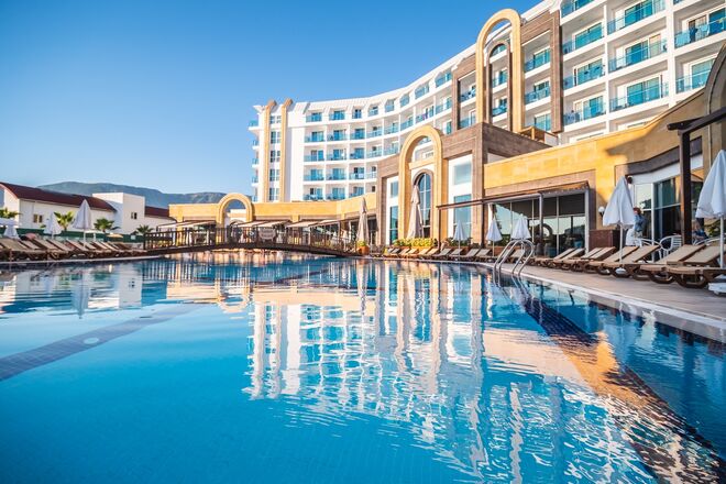 The Lumos Deluxe Resort Hotel & SPA