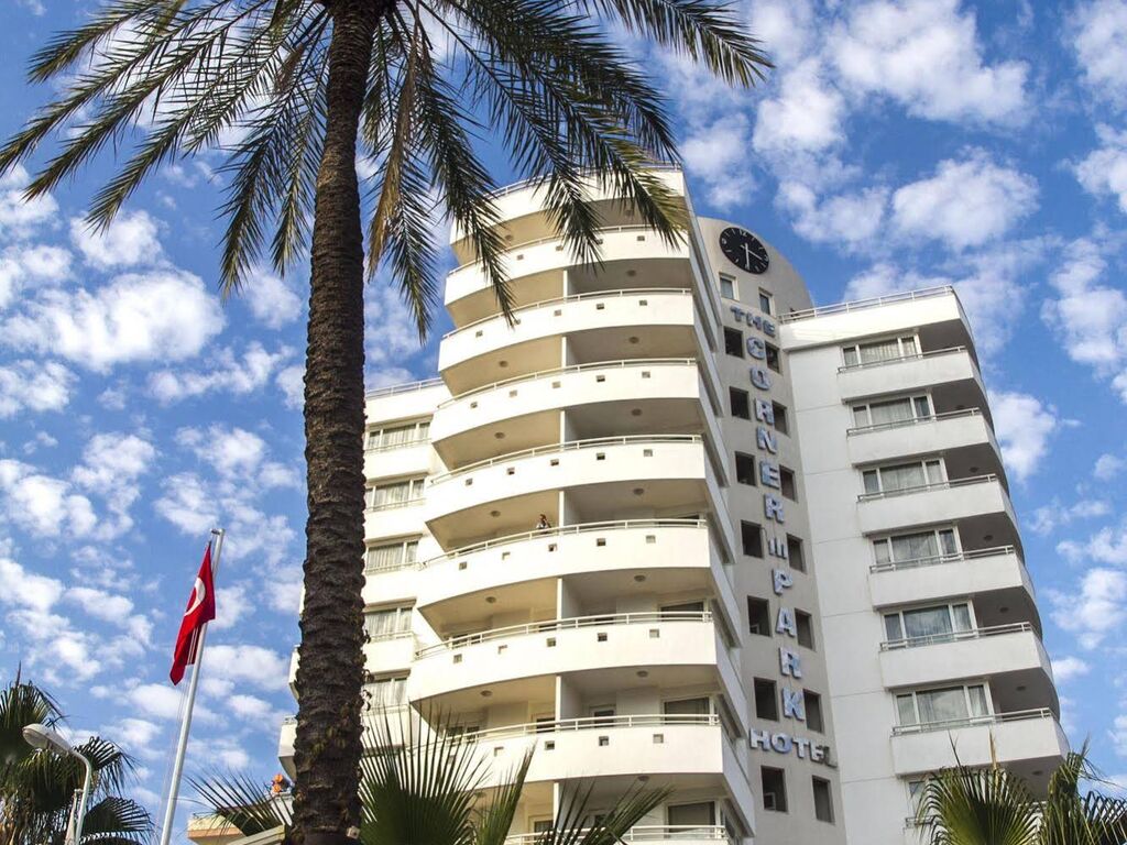 The Corner Park Hotel
