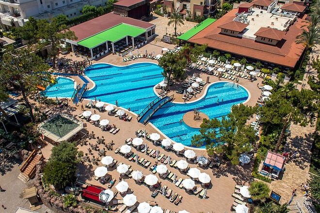 Crystal Aura Beach Resort & SPA Hotel
