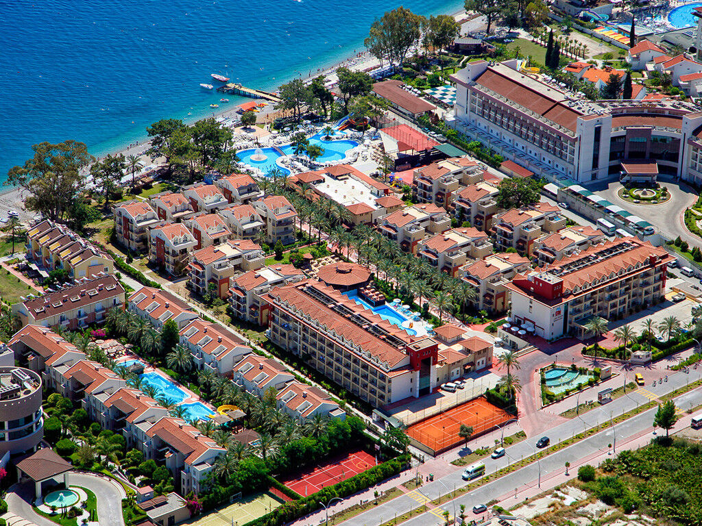 Crystal Aura Beach Resort & SPA Hotel