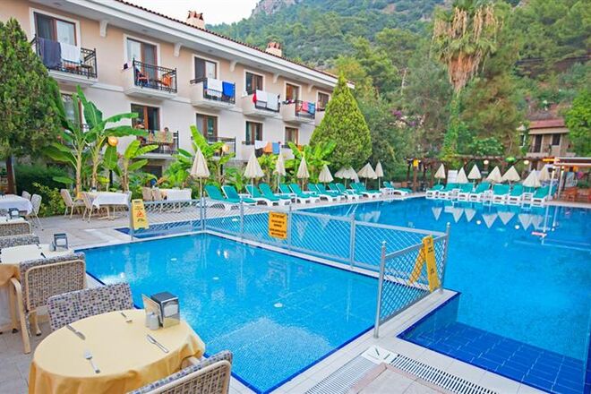 Perdikia Beach Hotel