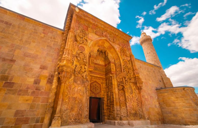 Elit Erzincan - Tunceli - Elazığ - Kemaliye - Divriği - Sivas Turu THY ile 3 Gece 4 Gün