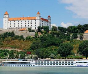 Crucestar ile Tuna İncileri Prag Viyana Passau - THY ile 8 Gece 