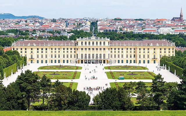 Schonbrunn Sarayı