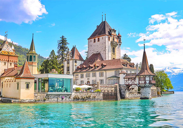 Oberhofen Kalesi İsviçre