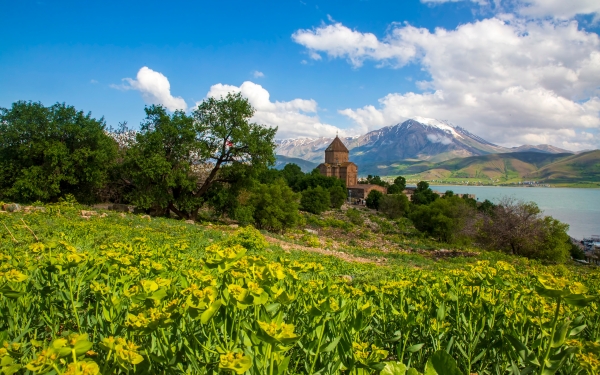 Akdamar Adası Kilisesi